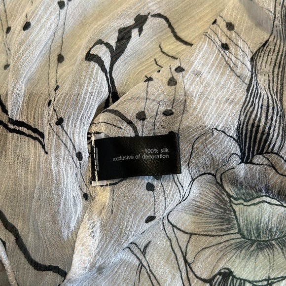 The Limited Floral and Abstract Print V Neckline Ruffled Cap Sleeves XS Blouse - Picture 8 of 11